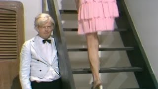 Benny Hill  La croisière [upl. by Ahsekin]