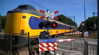 Spoorwegovergang Bilthoven  Dutch railroad crossing [upl. by Douglass367]