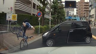 自転車と軽自動車の非接触事故 ドライブレコーダー映像 [upl. by Siuraj599]