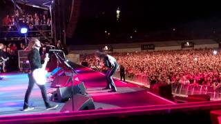 Alice Cooper joins The Foo Fighters on stage for Schools Out and Im Eighteen [upl. by Marucci]