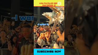 Lisas Reaction When She Receiving A Rockstar Lightstick Made by A Fan shorts lisa lalisa [upl. by Leffen630]