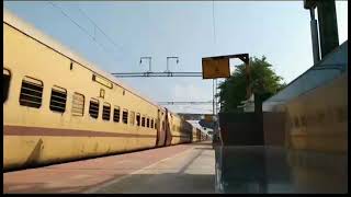 Yesvantpur Karnataka Sampark Kranti Express Running towards Hazrat Nizamuddin 😍😍 [upl. by Egoreg45]