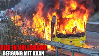 BUS IN VOLLBRAND  Flammen amp massive Rauchentwicklung  Bergung mit Kran  Vollsperrung A40 [upl. by Emil]