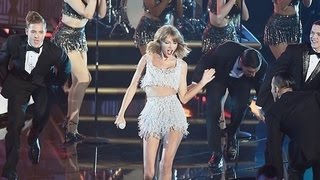 Taylor Swift Shake It Offquot Performance at MTV VMA 2014 was Wow  MTV Video Music Awards 2014 [upl. by Curran]