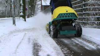 Cramer Frontmäher TOURNO mit Schneeschild und Kehrmaschine [upl. by Ahseym]