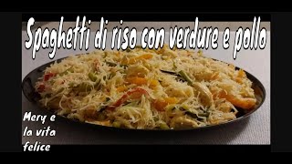 Spaghetti di riso cinesi con verdure e pollo facili da preparare [upl. by Nnylsaj]