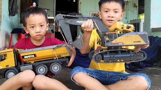 tug of war huina 1573 dump truck and 1592 excavator truck [upl. by Sharia]