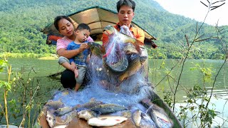 Go to the big lake and cast a net to catch many giant carp  How to trap fish [upl. by Vannie]