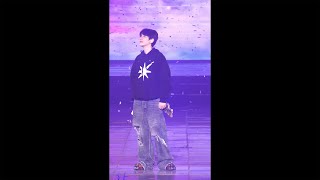 큥직캠 백현  놀이공원  BAEKHYUN [upl. by Reinar]