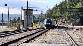 Go Ahead from Stavanger arrives at Nerlaug Station [upl. by Atelra]