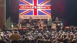 I’m Henry VIII I Am Herman’s Hermits Starring Peter Noone October 21 2023 Capitol Theatre Live [upl. by Atsirak]