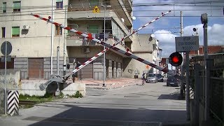 Spoorwegovergang Poggiomarino I  Railroad crossing  Passaggio a livello [upl. by Leake980]