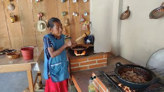 Rico Espinazo De Puerco En Salsa Verde Con Morisqueta  DOÑA LUPITA [upl. by Riamu303]