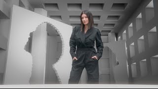 Laura Pausini  Scatola Official Visual Art Video [upl. by Oznarol]