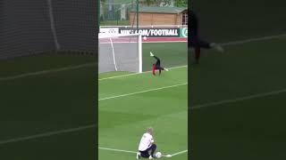 Mike Maignan parata in allenamento con il Milan [upl. by Ikir]