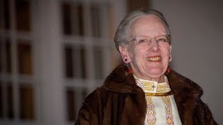 Bevæget dronning Margrethe tog imod fakkeltog [upl. by Campbell448]