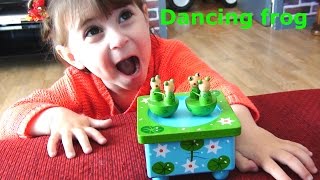 Dancing frog danse grenouille mocekvave bayayebi Танцующие лягушки [upl. by Trista672]