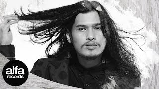 Virzha  Jangan Simpan Rindu Official Video Lirik [upl. by Thamora]