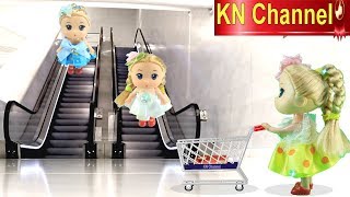 KN Channel BÚP BÊ ĐI SIÊU THỊ CÓ THANG CUỐN Đồ chơi trẻ em CỦA BÉ NA [upl. by Luht]