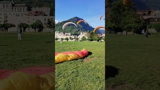 Staggered Landing of Four Paragliders at Interlakens Höhe Matte [upl. by Yssac]