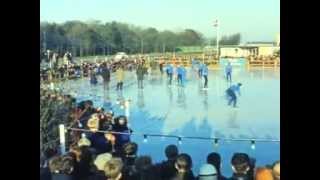 Schaatsbaan van plastic 1965 [upl. by Neelhtac]