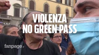 No green pass aggressione al giornalista di Fanpageit quotMinacciato insultato e telecamera rottaquot [upl. by Lugar]