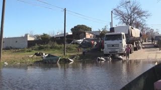 Solidaridad y guiso caliente batallan contra inundaciones en Uruguay [upl. by Anrol]