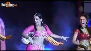 Vidya Balan Oh la la Dance Moves  Bolly2box [upl. by Norreg]