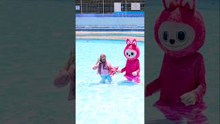 Berenang sama labubu chikaku shortvideo short labubu drama [upl. by Ferrand152]