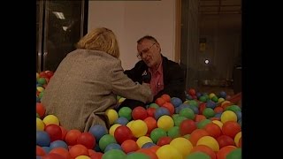 Ingvar Kamprad badade i bollhavet då han blev 70  nu fyller han 90  Nyheterna TV4 [upl. by Seidule377]