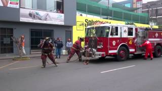 incendio de un auto y bomberos en accion [upl. by Encrata]