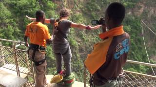 Смертельный дубль тарзанка у водопада Виктория Bangeejump Victoria Falls [upl. by Colligan]