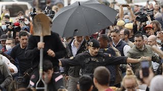 SÁNCHEZ ES RECIBIDO A GOLPES en Valencia El pueblo con el pueblo ¡España DESPIERTA [upl. by Eirok]