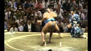 Akebono vs Wakahanada  Aki 1990 曙 対 若花田 [upl. by Rockey]