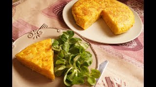 Tortilla de patatas  Omelette espagnole [upl. by Kendal]