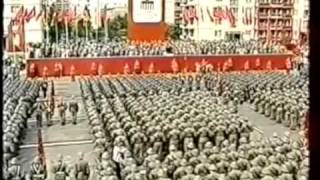 Die Internationale  DDR Ost Berlin 1986  Parade der Arbeiterkampfgruppen [upl. by Patnode]