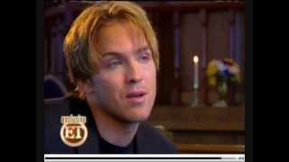 Larry Birkhead and Anna Nicole Smiths baby visits her moms grave w ET [upl. by Norine]