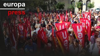 Unos 1500 sindicalistas se concentran ante Foment en Barcelona por la jornada laboral [upl. by Herold]