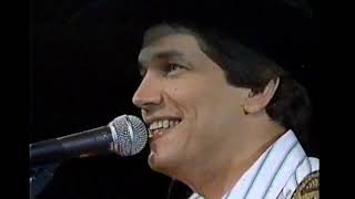 George Strait  Full 1985 Houston Rodeo Concert from the Astrodome [upl. by Hendrik792]