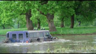 Hummer H1 переплывает брод  Hummer H1 in water [upl. by Otnas]