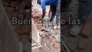 Uso de prensas solucionespersonalizadas casa construcion [upl. by Assenov]