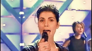 Giorgia  Di sole e dazzurro SANREMO 2001 [upl. by Yseult]