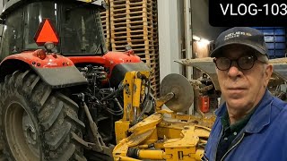 FARMVLOG 103 ploeg afstellen adjust the plow [upl. by Nylitsirk]