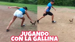 TRATANDO DE ATRAPAR UNA GALLINA CORRIENDO DETRÁS DEL POLLO 🐔 😅🤣 RUNING AFTER THE CHIKEN 😅 [upl. by Tivad]