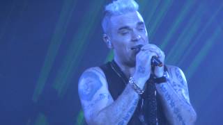 Robbie Williams  Feel  Zenith de Paris  01 Avril 2015 [upl. by Fenelia]