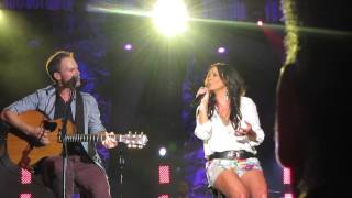 Sara Evans performing Pinks Just Give Me A Reason [upl. by Keifer]