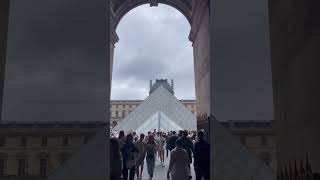 Parij Fransiyadagi osha mashxur Louvre Muzeyiodam kop ochered 1 soatdan oshiq kutasiz nu zerkarli [upl. by Ynnig]