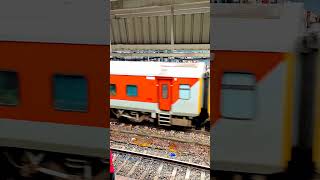 PushPull Rajdhani Train Crossing Ghatkopar Station [upl. by Gilberta]