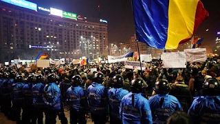 Thousands March in Romania Anticorruption Protest [upl. by Ttsepmet]