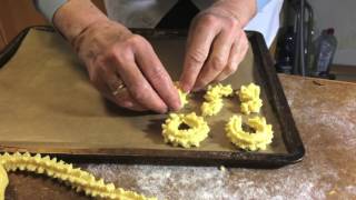 Backen mit Oma Agnes Spritzgebäck [upl. by Tanberg]